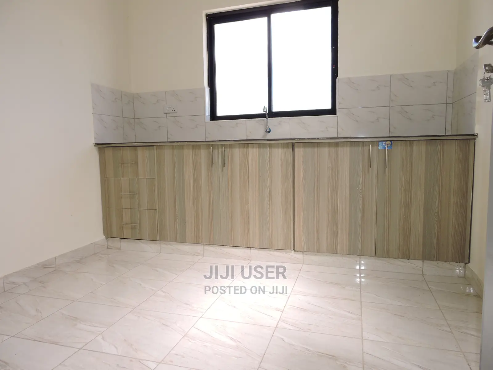 7,616 Sqft Warehouse For Sale/Rent