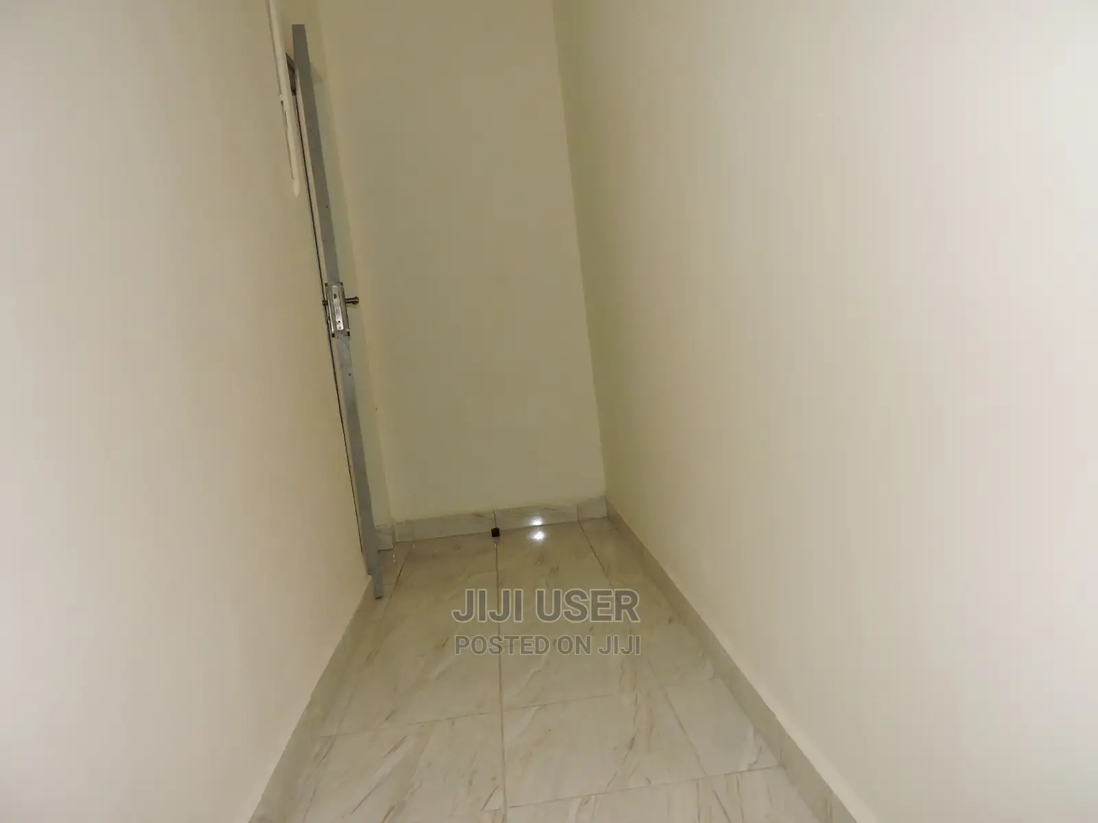 7,616 Sqft Warehouse For Sale/Rent