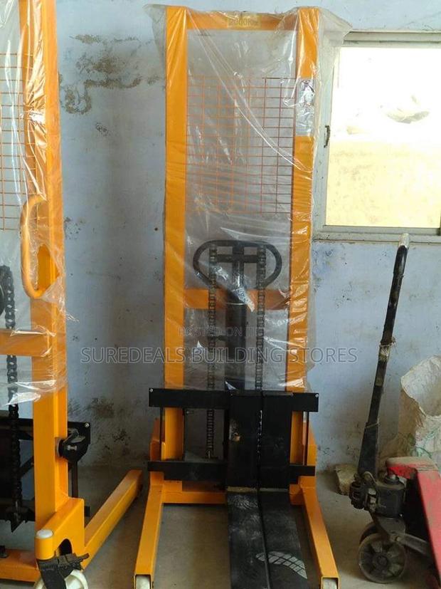 Hydraulic Manual Stacker (2T, 1.6mtrs)