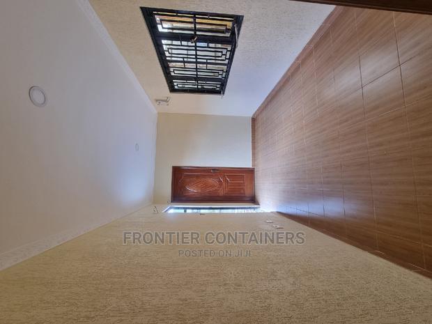 40ft Container, Office Spacious and Insulated Tiled Floor - thumbnail 2