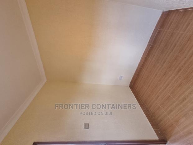 40ft Container, Office Spacious and Insulated Tiled Floor - thumbnail 3