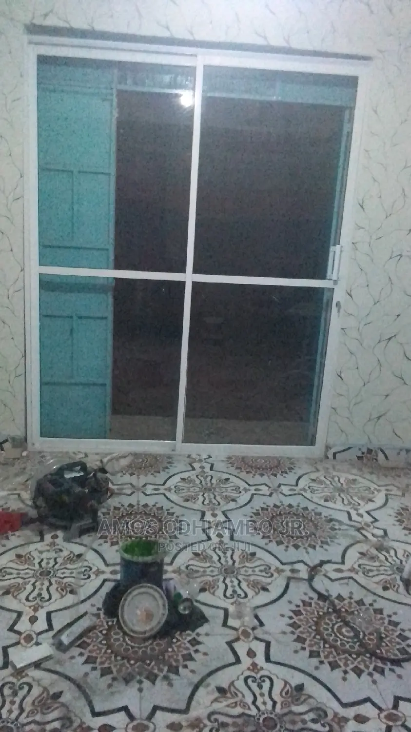 Alluminiam Partitions and Fittings