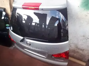 Nissan Wingroad Y12 Boot