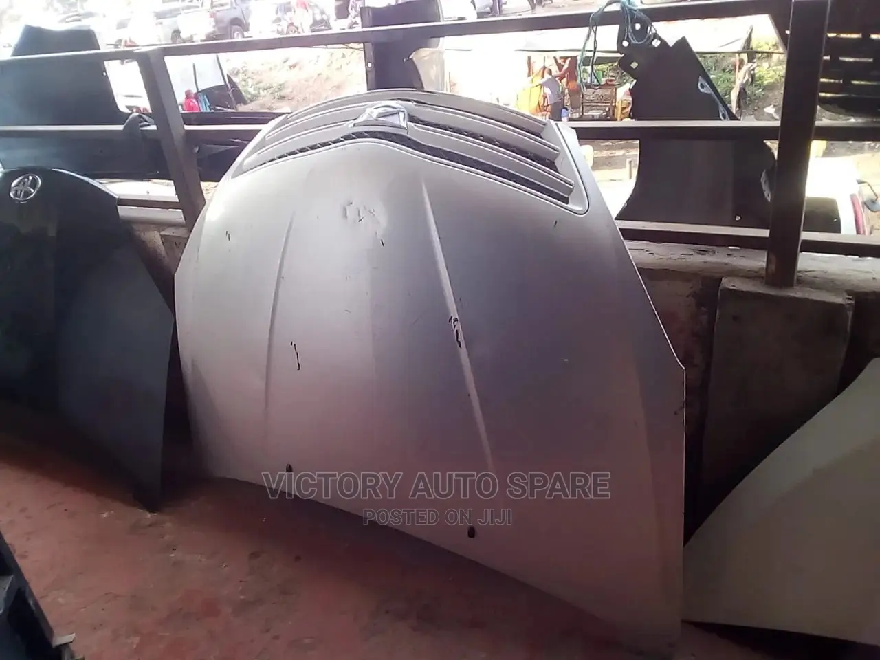 Allion 240 Bonnet 2002/2005