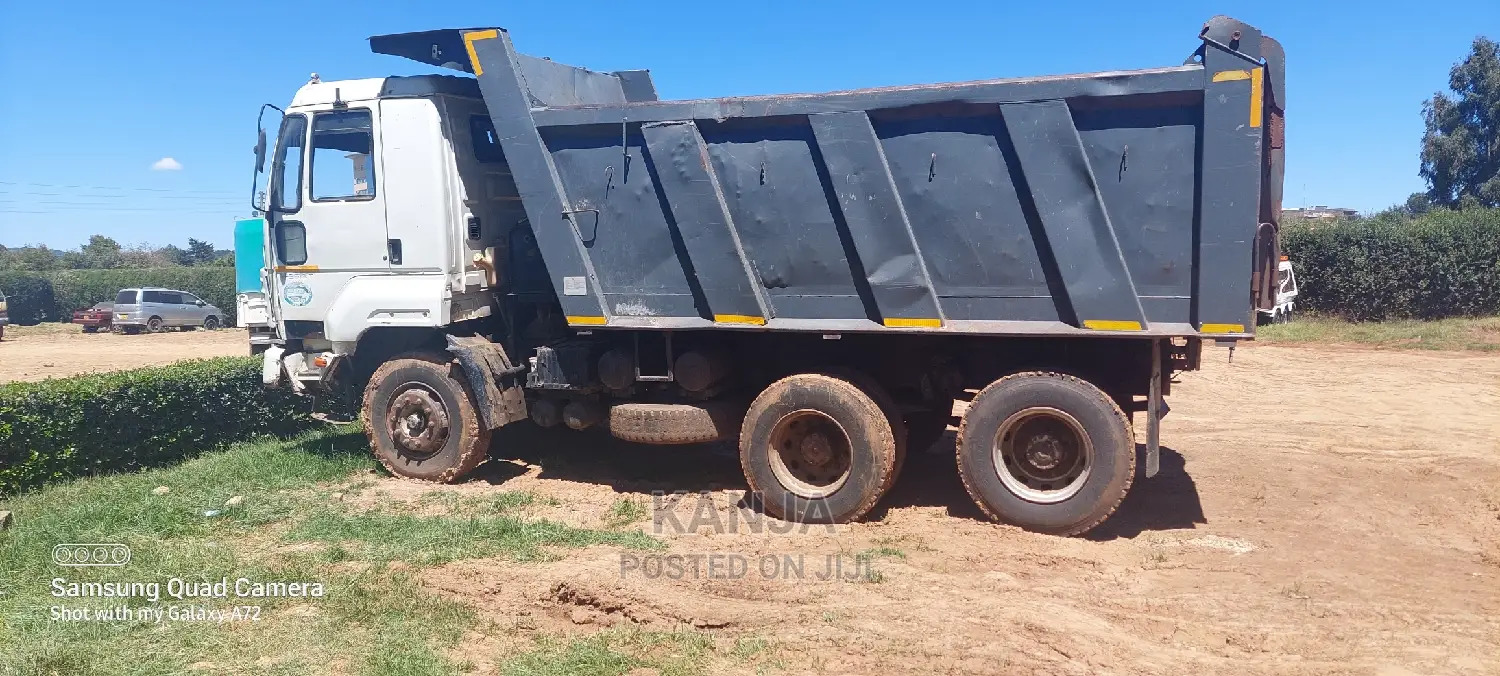 Ashokleyland Tipper 2017 White