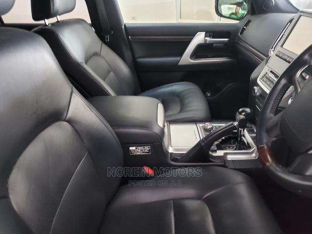 Toyota Land Cruiser 2017 Beige - thumbnail 8