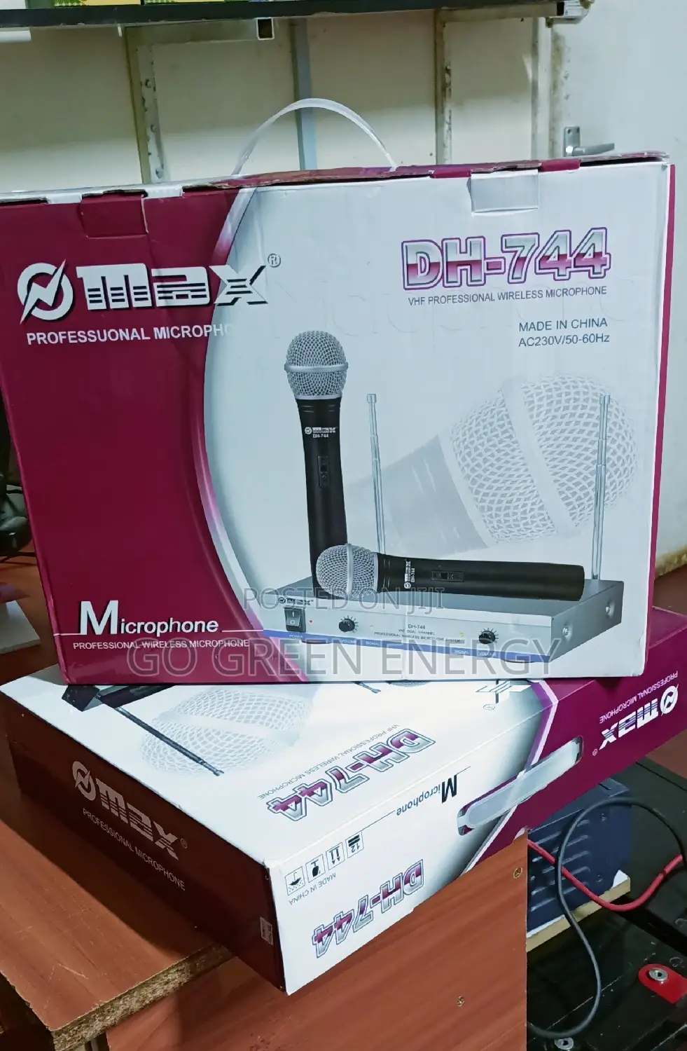 Max 744 Wireless Microphone