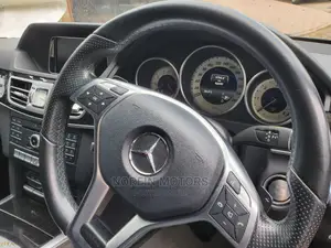 Mercedes-Benz E220 2016 Blue