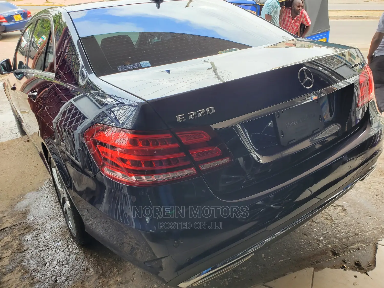Mercedes-Benz E220 2016 Blue