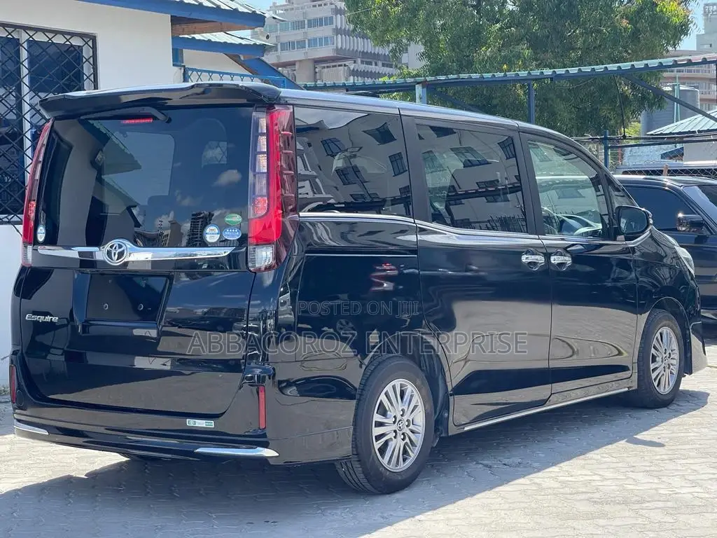 Toyota Esquire 2.0 AWD (8 Seater) 2015 Black