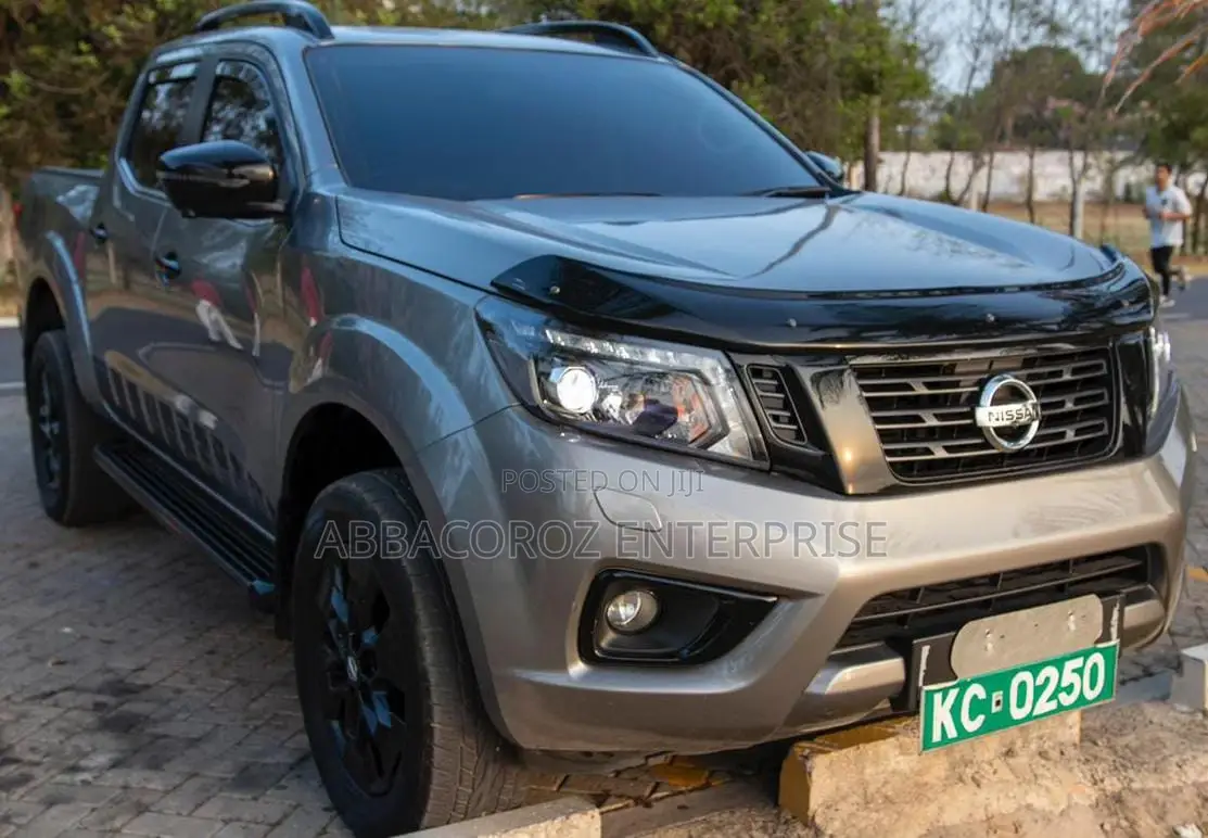 Nissan Navara 2021 Gray