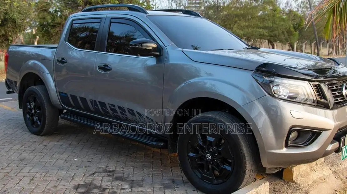 Nissan Navara 2021 Gray
