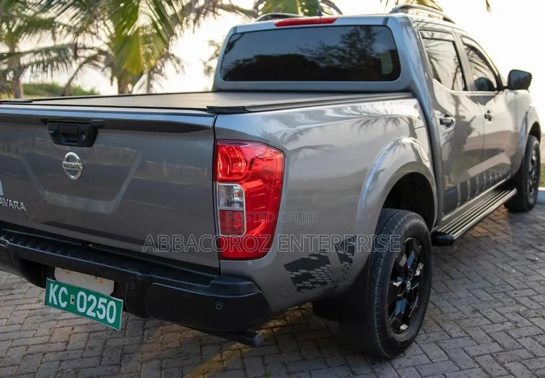 Nissan Navara 2021 Gray
