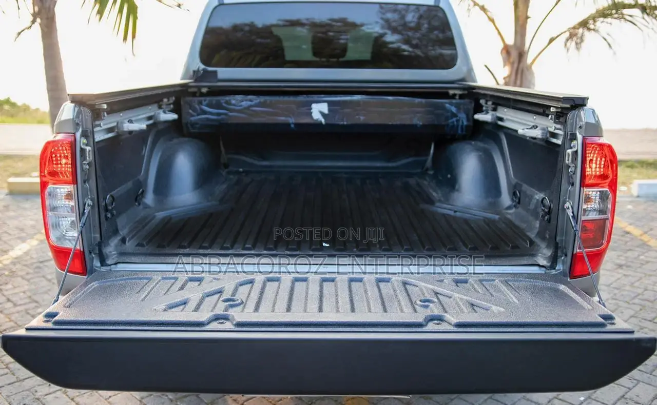 Nissan Navara 2021 Gray