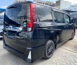 Toyota Noah 2.0 AWD (8 Seater) 2016 Black