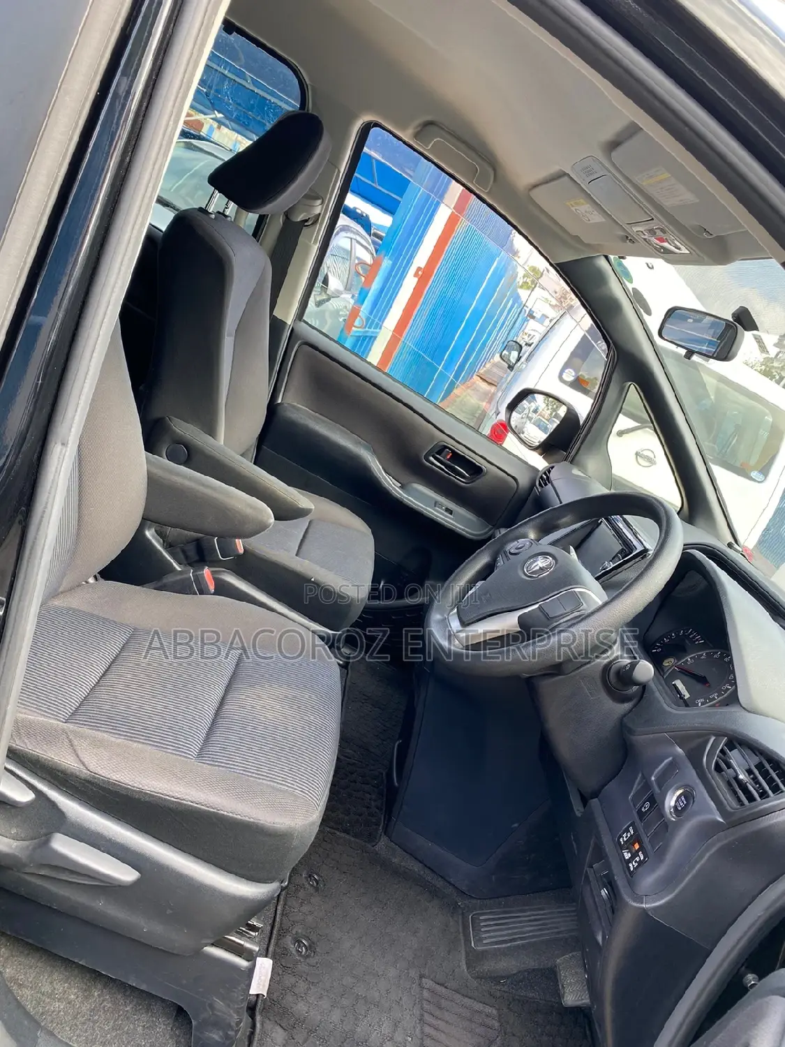 Toyota Noah 2.0 AWD (8 Seater) 2016 Black