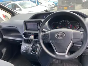 Toyota Noah 2.0 AWD (8 Seater) 2016 Black