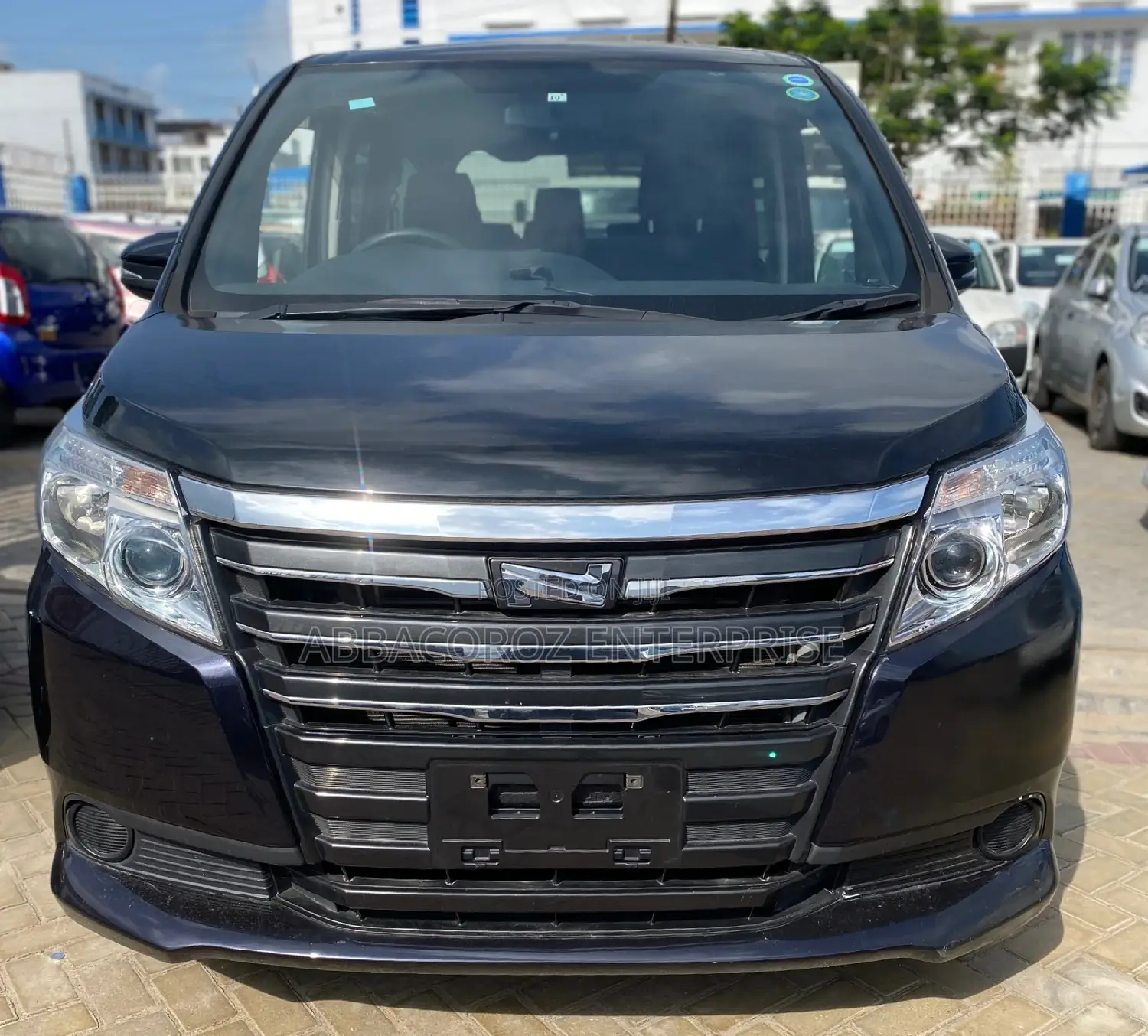 Toyota Noah 2.0 AWD (8 Seater) 2016 Black