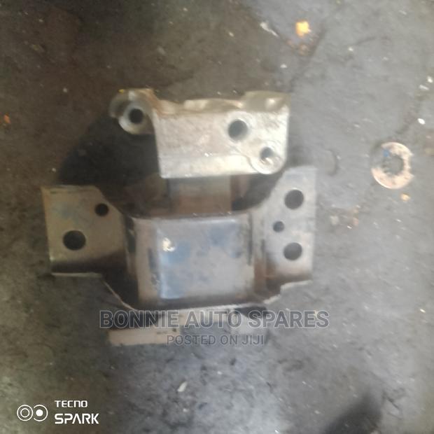 Nissan Wingroad Engine Mount - thumbnail 2