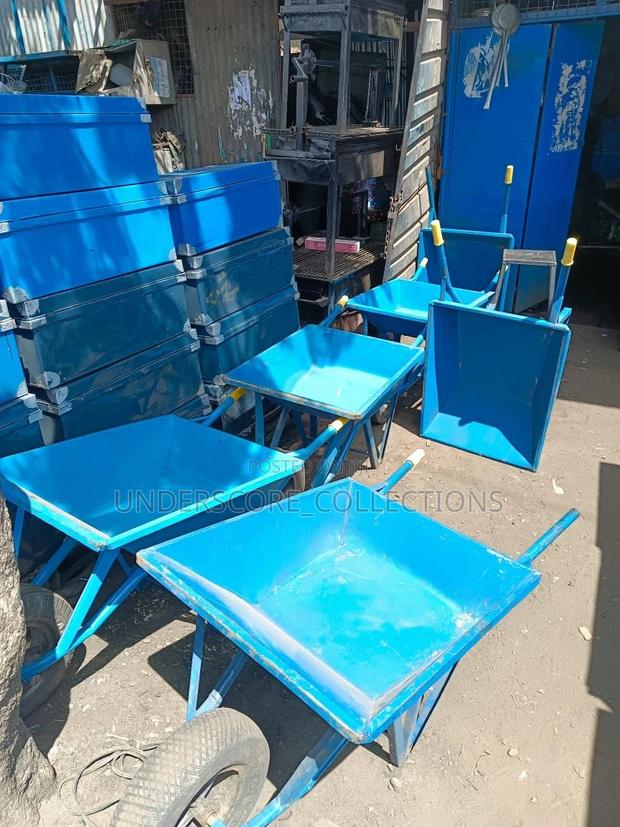 Thick Wheel Large Capacity Wheelbarrow - main view