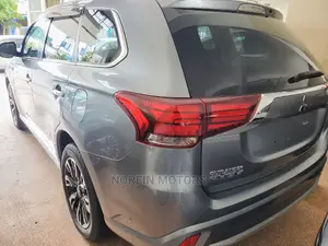 Mitsubishi Outlander 2016 Gray