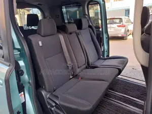 Toyota Noah 2.0 AWD (8 Seater) 2015