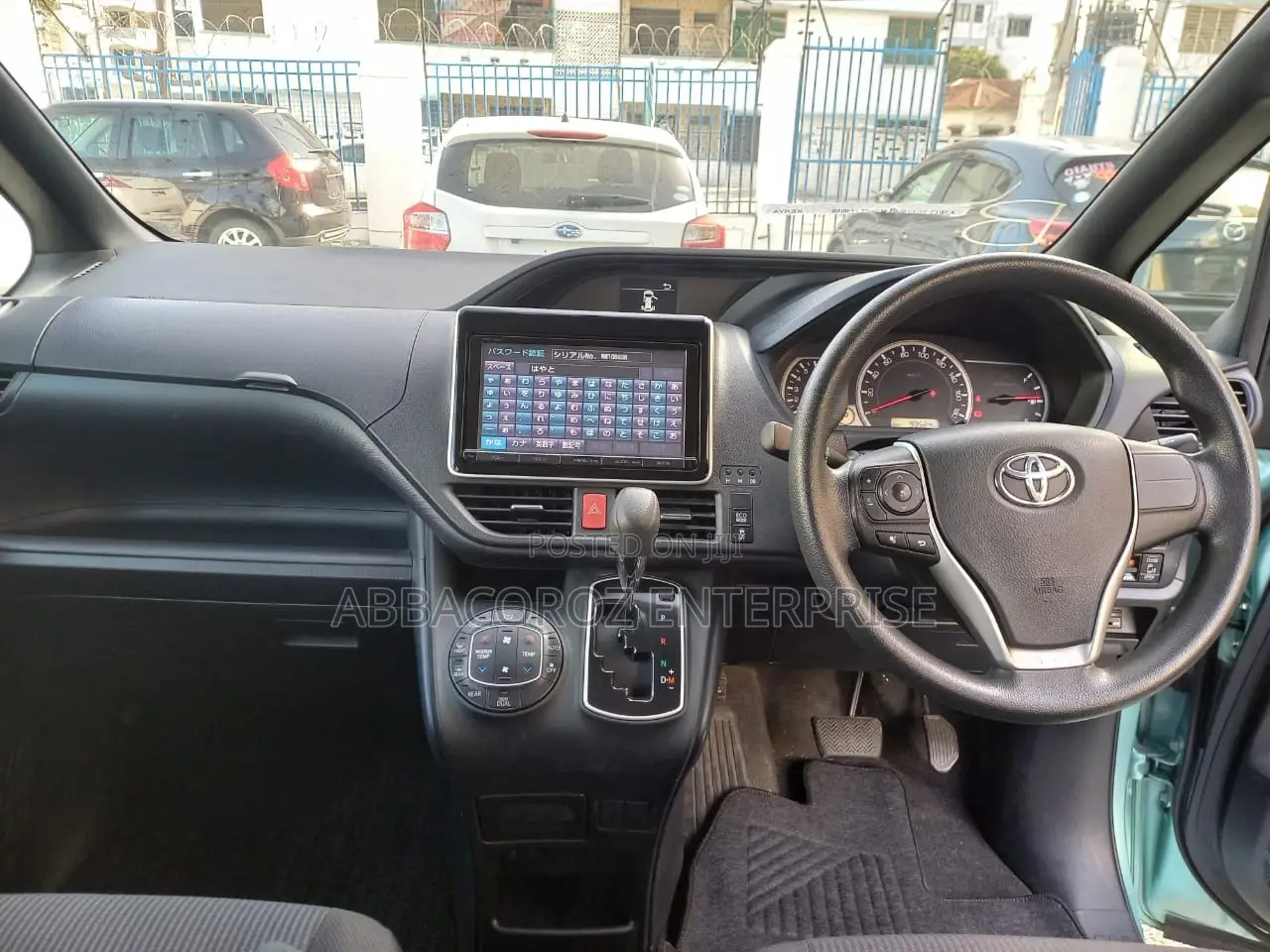 Toyota Noah 2.0 AWD (8 Seater) 2015