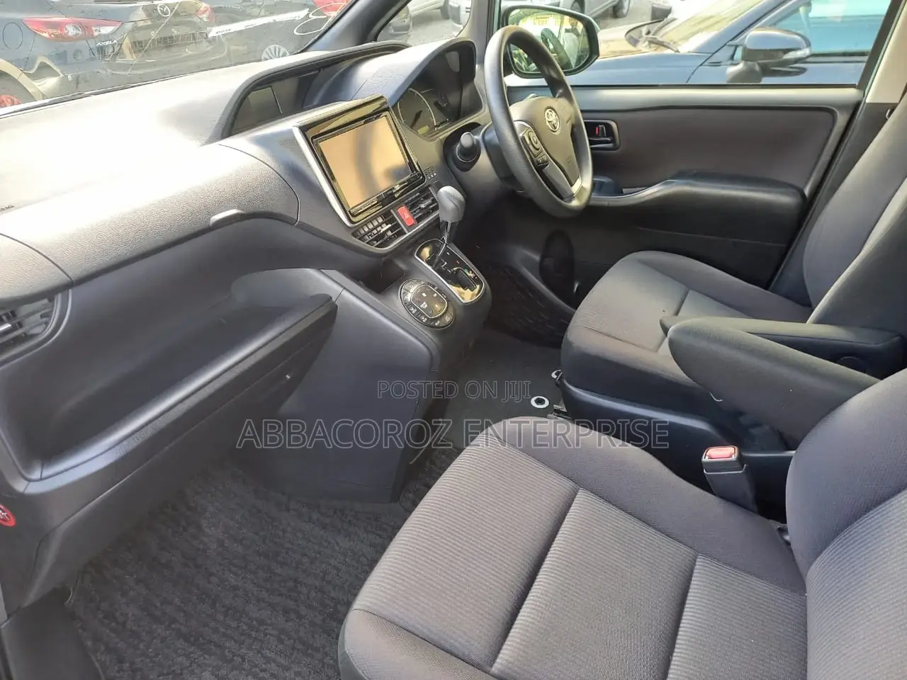 Toyota Noah 2.0 AWD (8 Seater) 2015