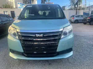 Toyota Noah 2.0 AWD (8 Seater) 2015