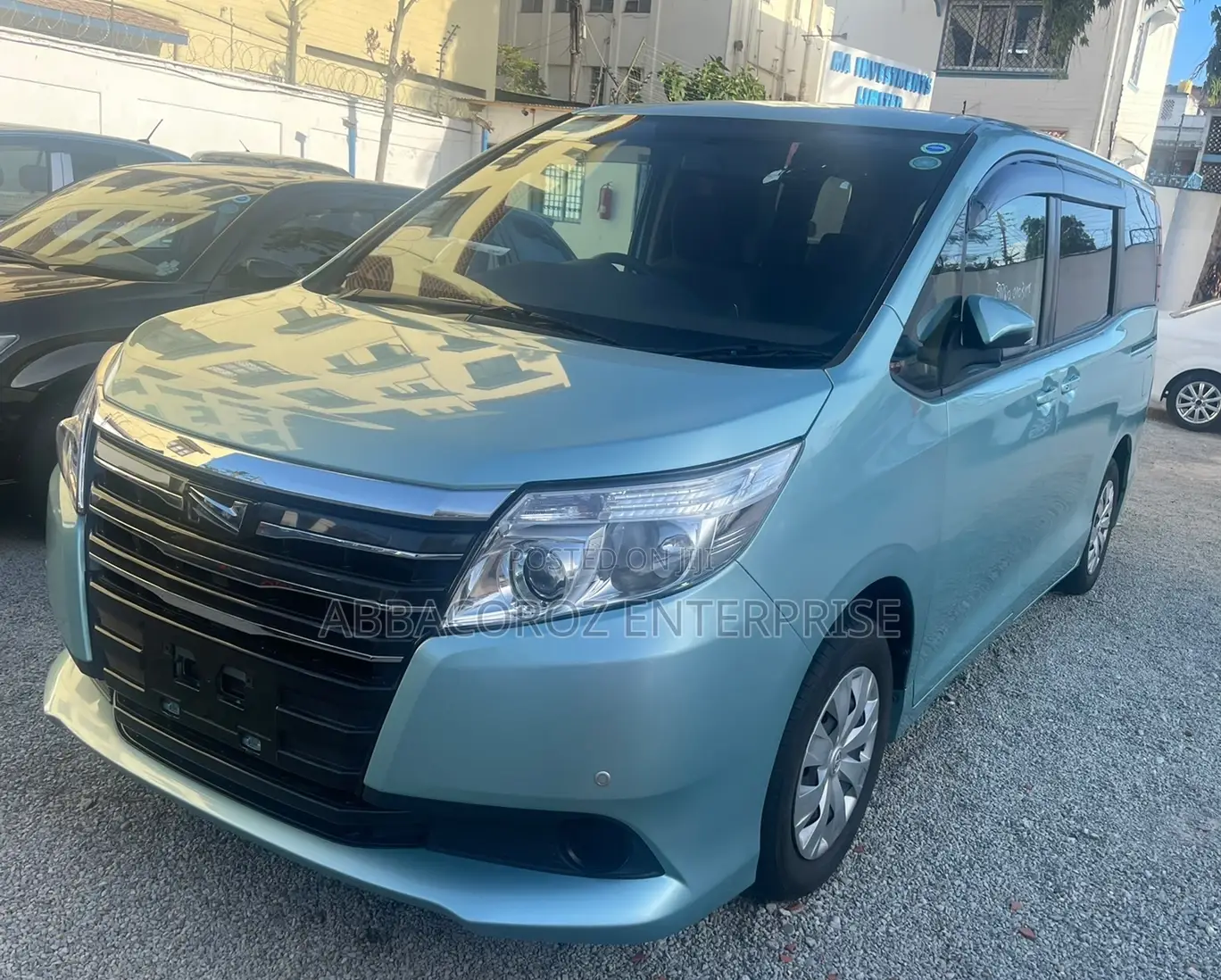 Toyota Noah 2.0 AWD (8 Seater) 2015