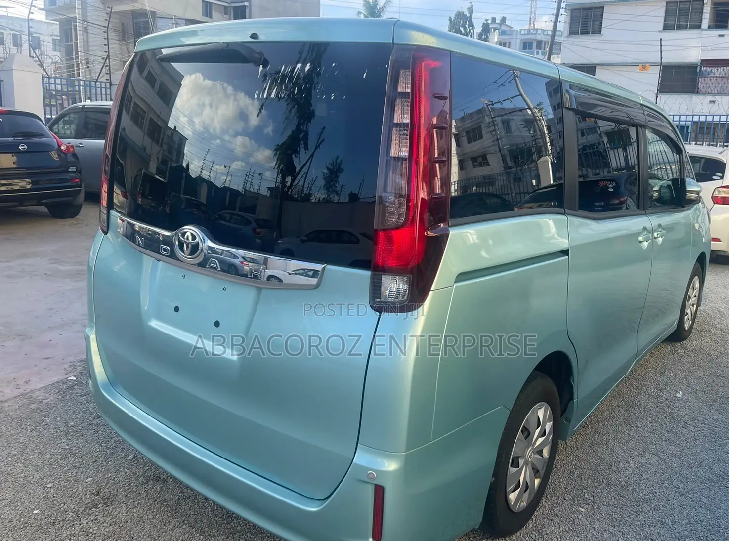 Toyota Noah 2.0 AWD (8 Seater) 2015