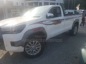 Toyota Hilux WORKMATE 4x4 2015 White
