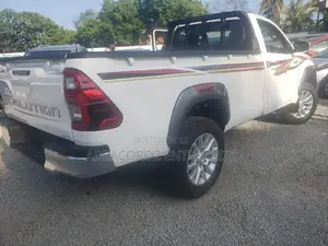 Toyota Hilux WORKMATE 4x4 2015 White