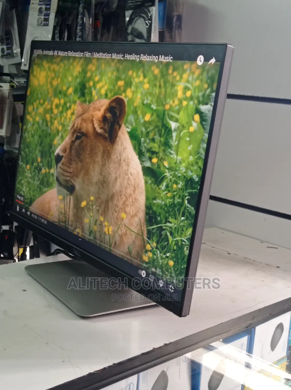 Dell Monitor Edge to Edge 24inches ( Resolution)