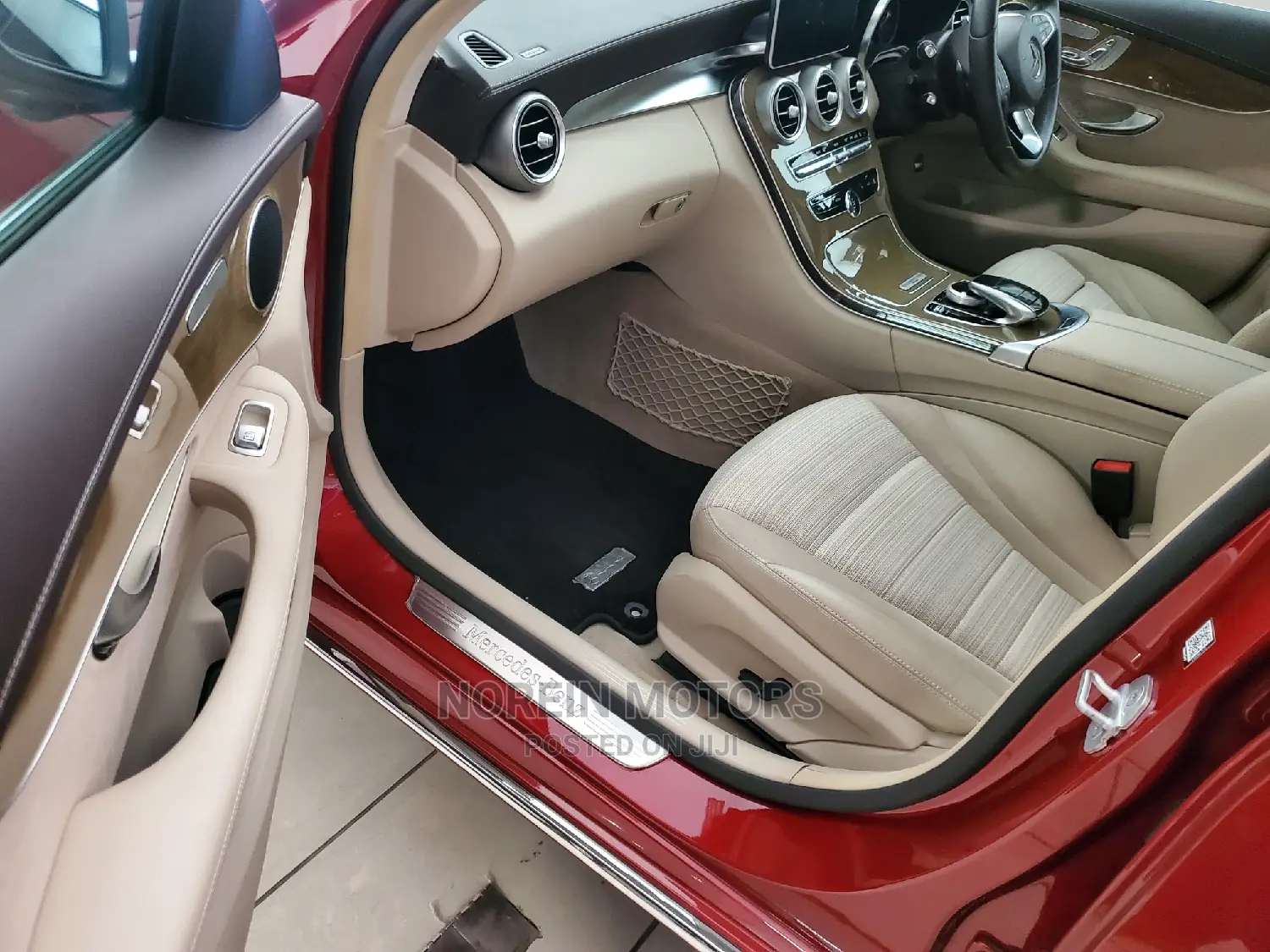 Mercedes-Benz C200 2015 Red