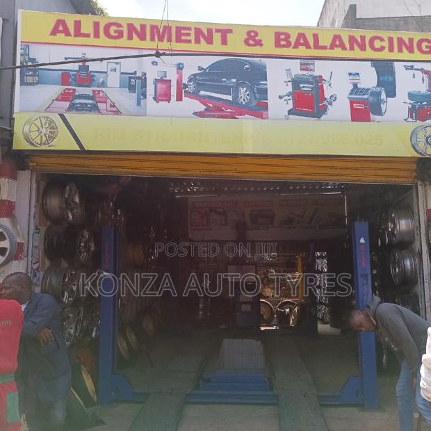 Car Wheel Alignment and Balancing 2000 - main view