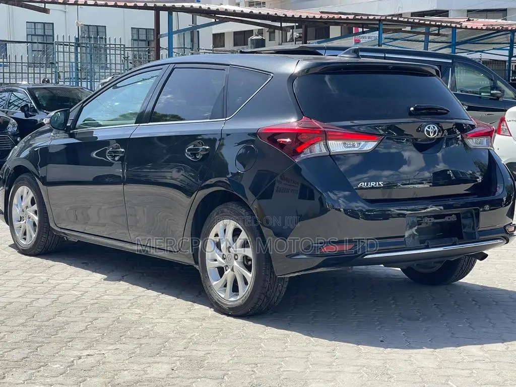 Toyota Auris 2015 Black