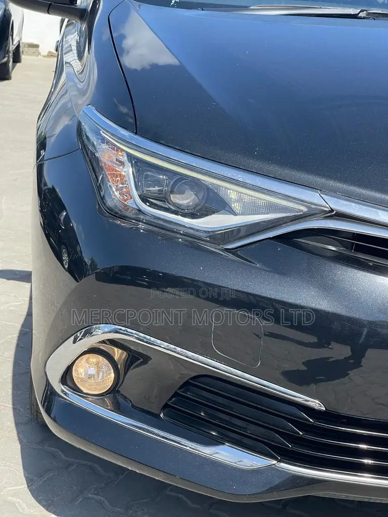 Toyota Auris 2015 Black
