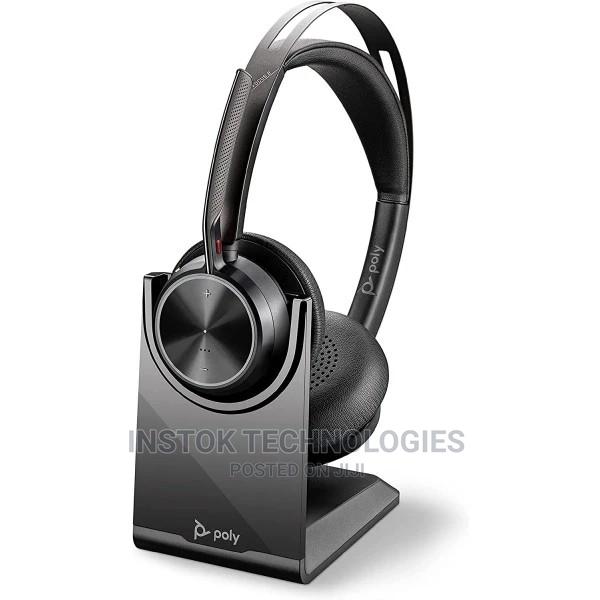 Poly Voyager Focus 2 Uc Bluetooth Headset + Charge Stand