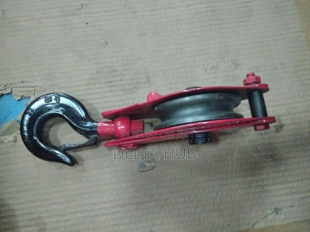 Single Wheel Hook Pulley - main view
