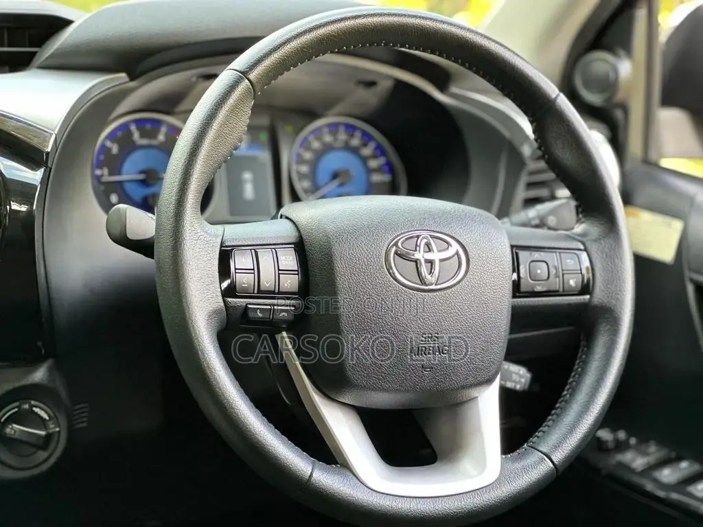 Toyota Hilux 2018 Black