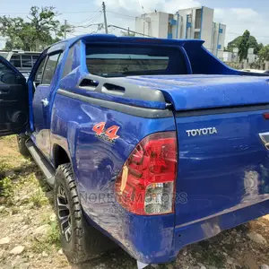 Toyota Hilux 2016 Blue