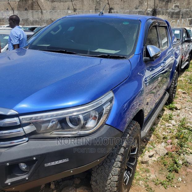 Toyota Hilux 2016 Blue