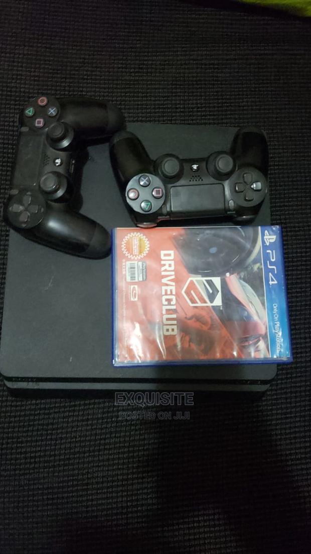 Playstation 4 Slim ( One Pad and 2 Games) - thumbnail 3