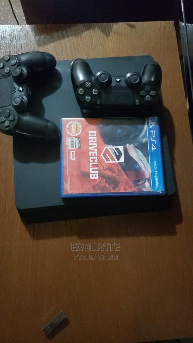 Playstation 4 Slim ( One Pad and 2 Games) - thumbnail 4