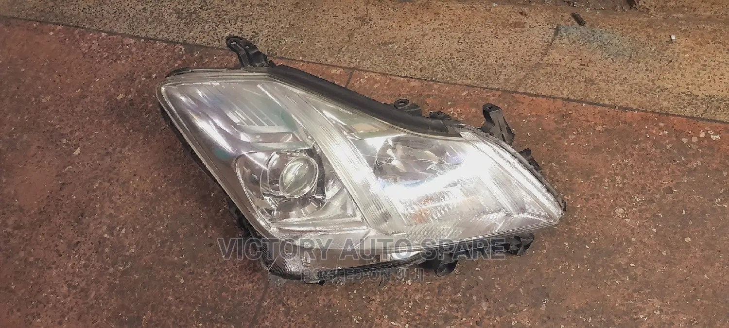 Toyota Crown Athlete 2011/2012 Headlight Xenon