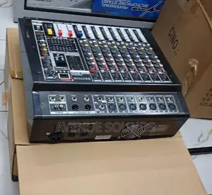 Briton 8 Channels Powered Mixer