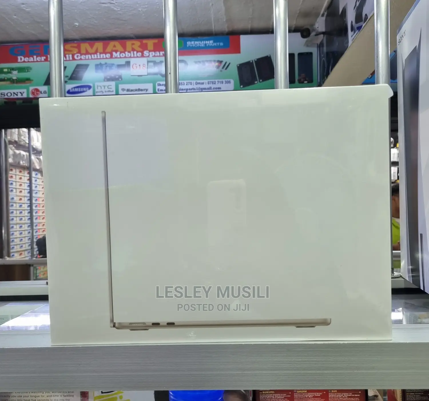 New Laptop Apple MacBook Air 2022 M2 8GB Apple M2 SSD 256GB