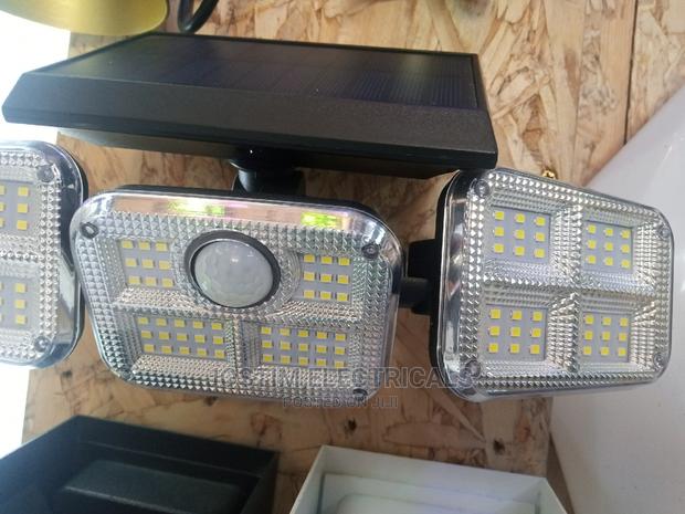 Solar Wall Lamp Three Sided - thumbnail 2