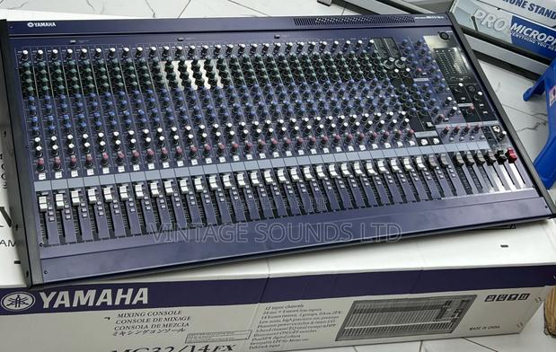 Yamaha Mixer Mg32/14fx Professional Analogue Mixing Console.